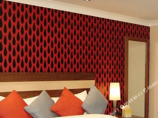 Фото  Dean Court