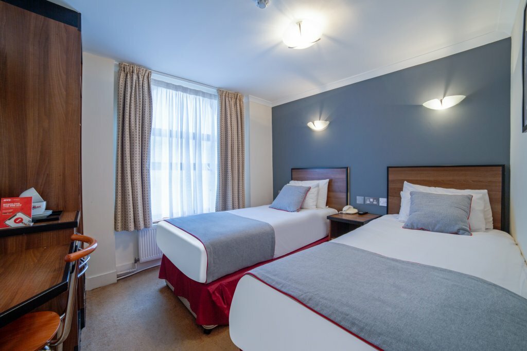 Hotel Elysee Hyde Park, London, photo