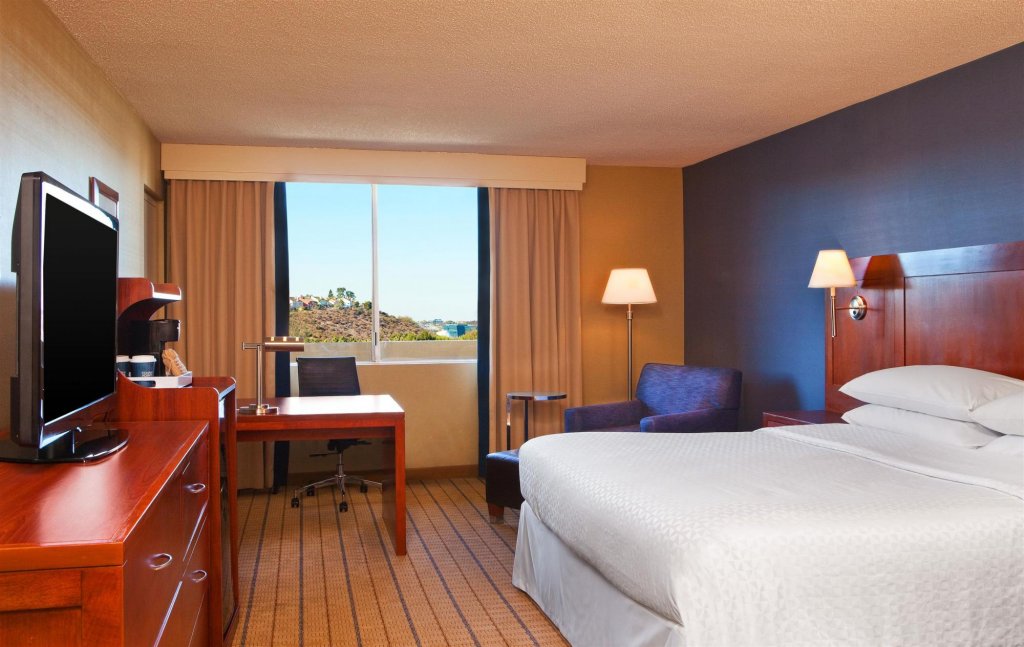 Фото Four Points by Sheraton Los Angeles Westside