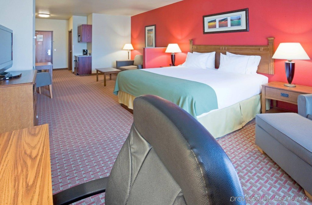 Фото Baymont Inn & Suites by Wyndham Sturgis