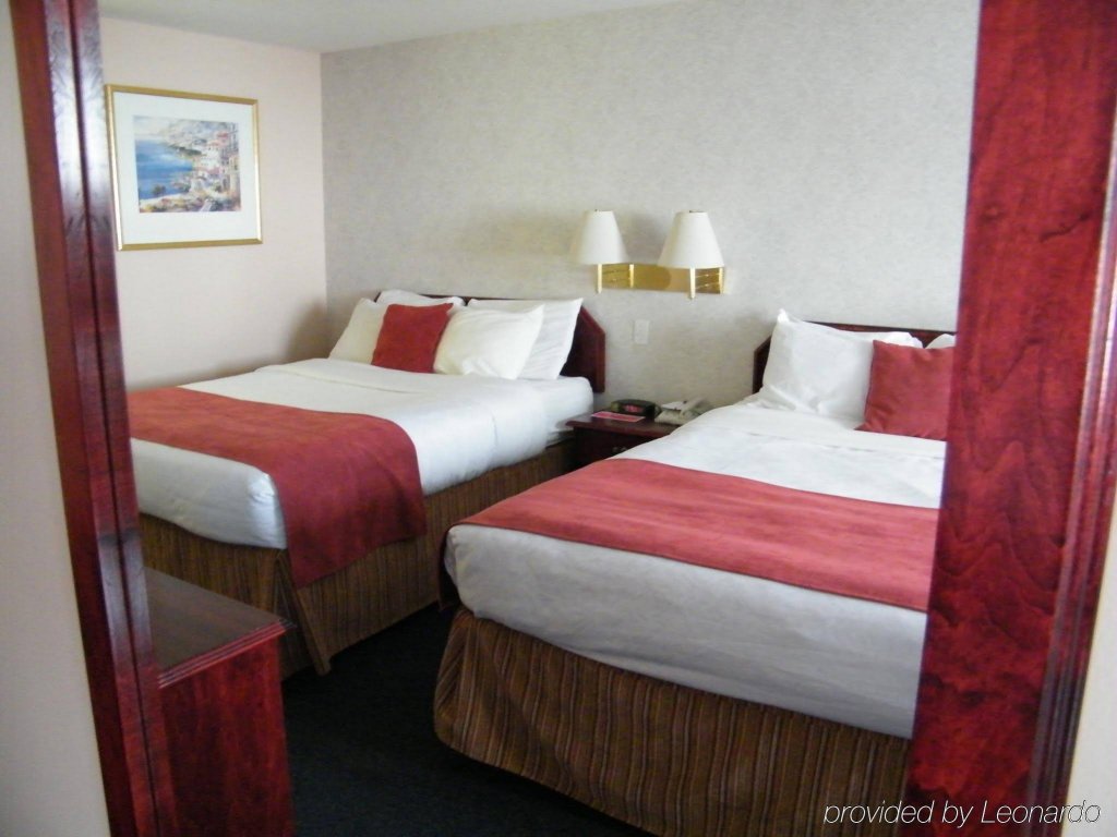 Фото Ramada Limited 100 Mile House