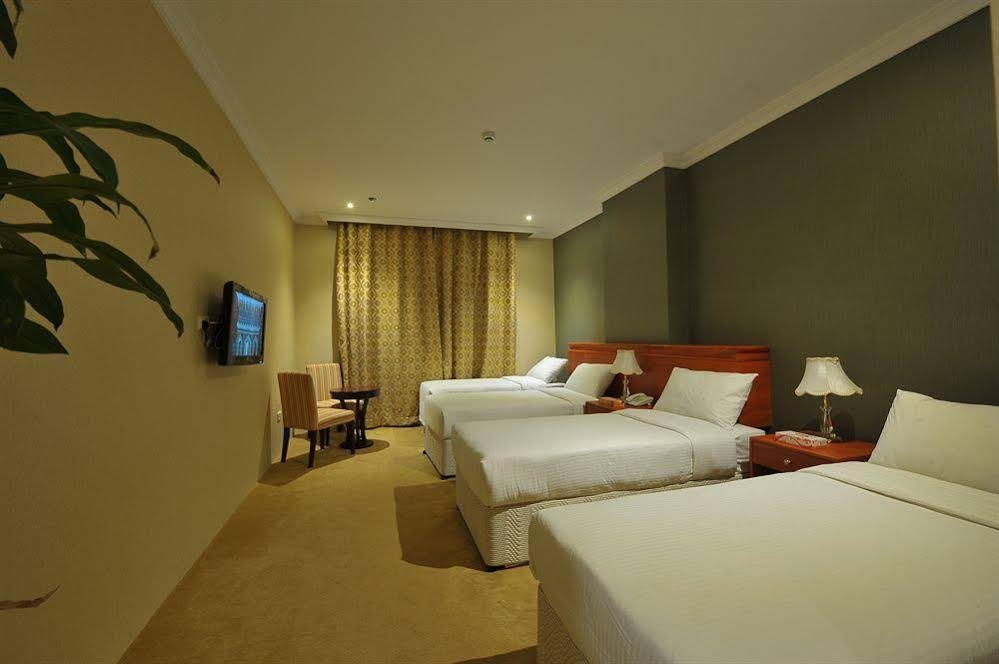 Фото Barakat Burhan Hotel