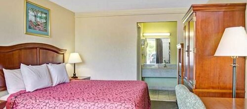 Гостиница Red Roof Inn Hampton Coliseum and Convention Center в Хэмптоне