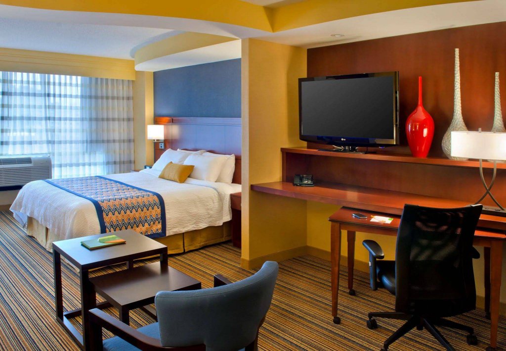 Фото Courtyard by Marriott Newark Downtown