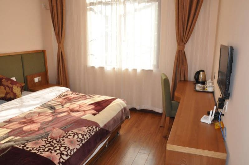 Фото Holly's Hostel Chengdu