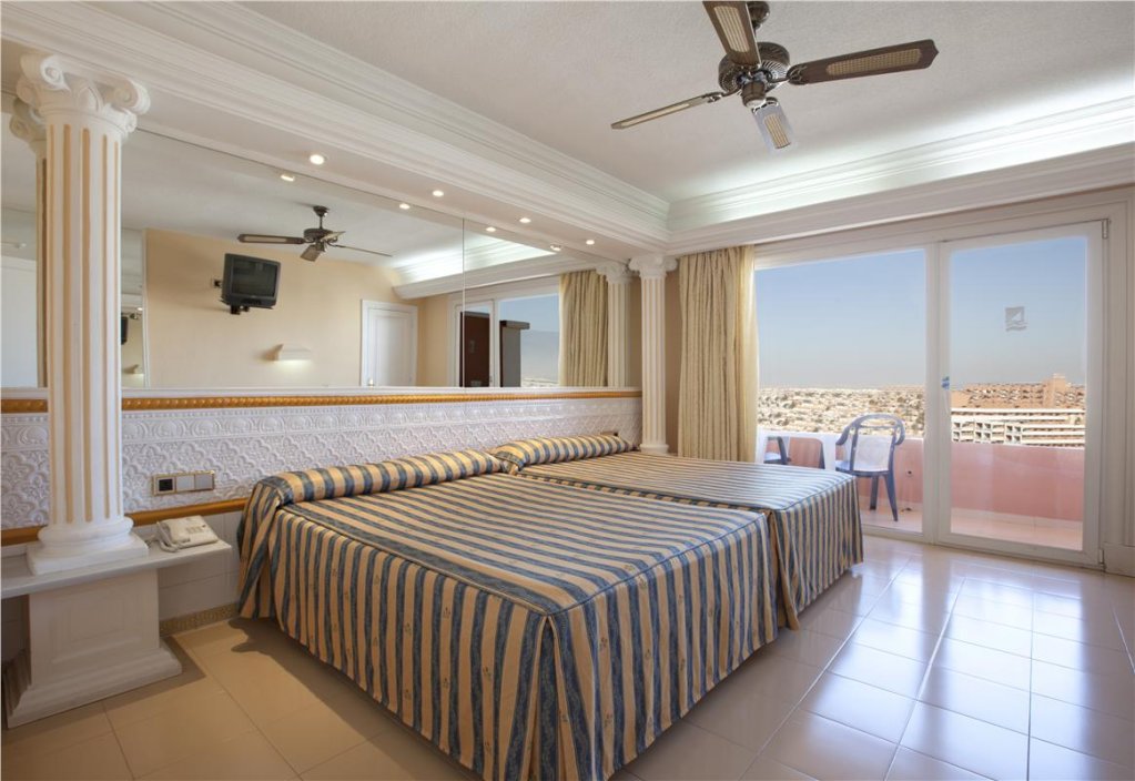 Фото Playacapricho Hotel