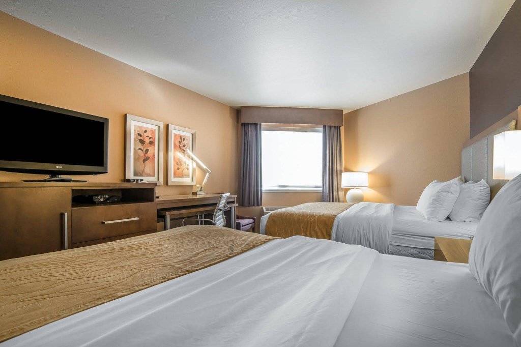 Фото Comfort Inn & Suites Market - Airport