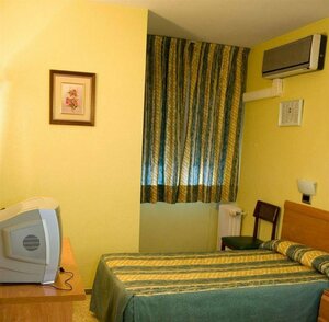 Гостиница Hotel Los Naranjos в Гандии