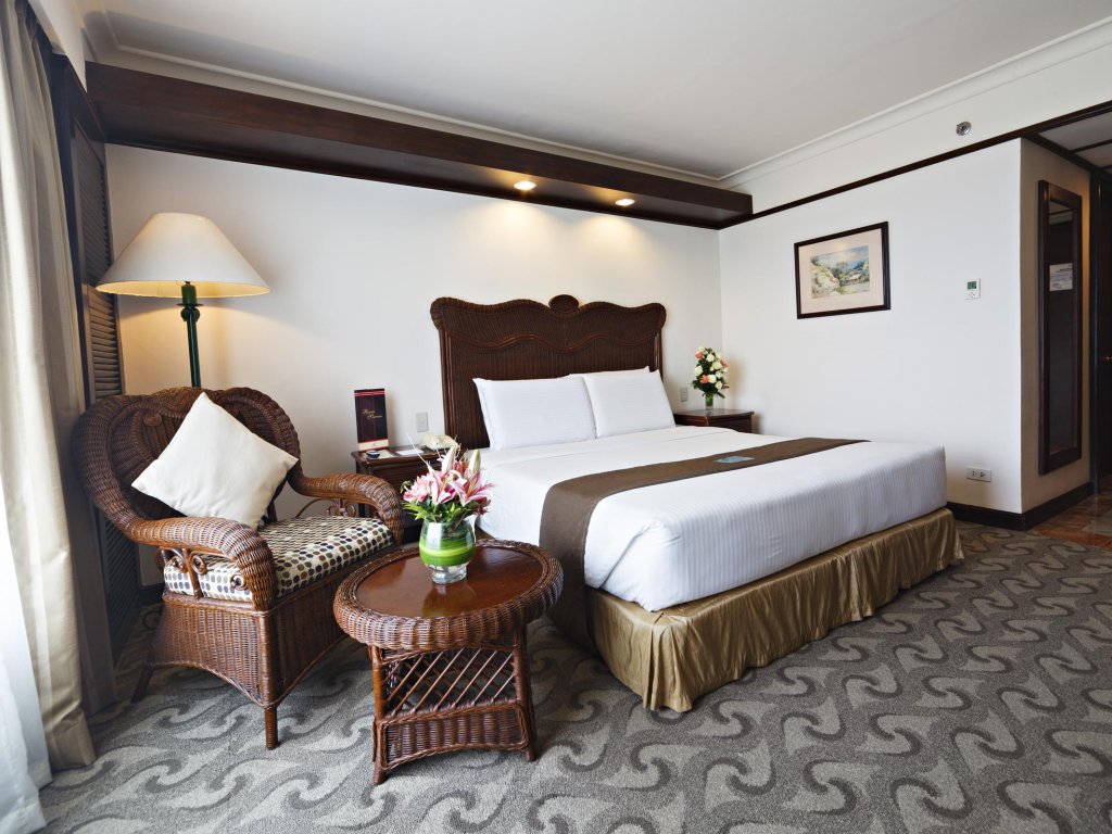 Фото Waterfront Airport Hotel & Casino