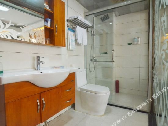 Фото Yiwu Yuejia Hotel