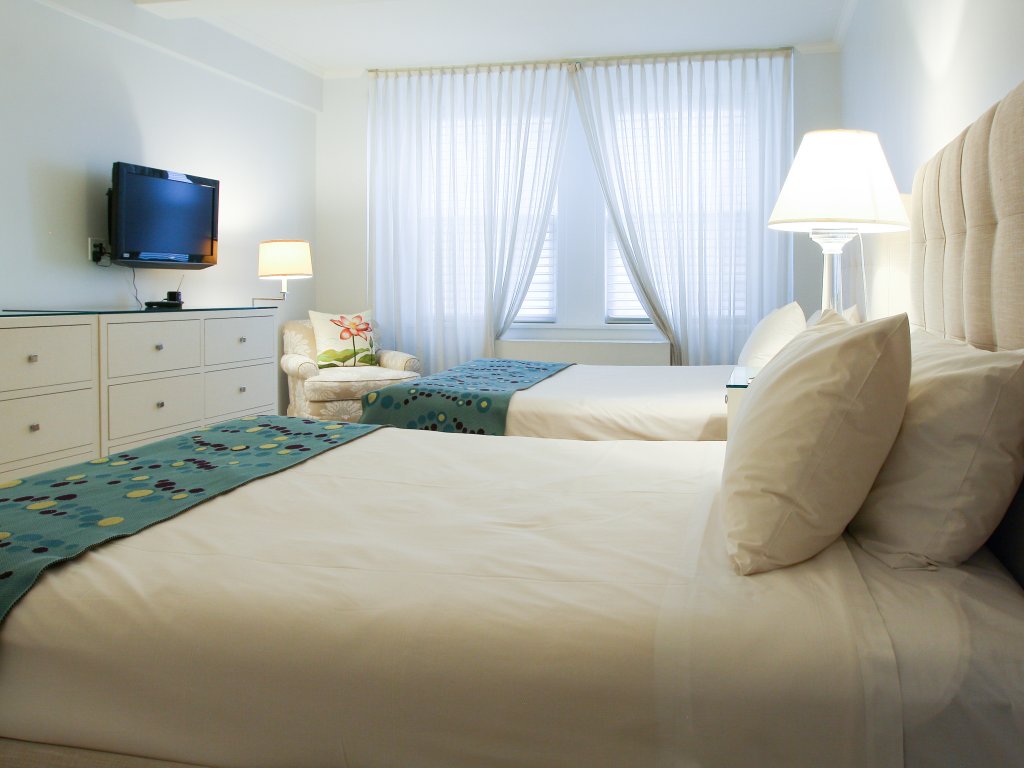 Фото The Lombardy Hotel