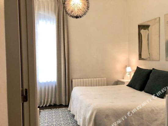 Фото Hostal B&b Poblenou