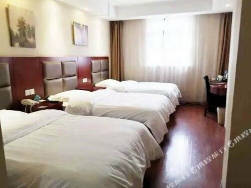 Гостиница GreenTree Inn Anhui Wuhu Yinhu North Road Fangte World Resort South Gate Business Hotel в Уху