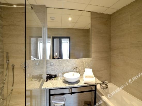 Фото Logis Hôtel Victor Hugo & SPA