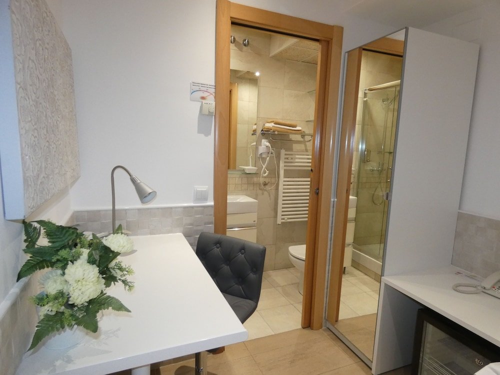 Фото Hostal House