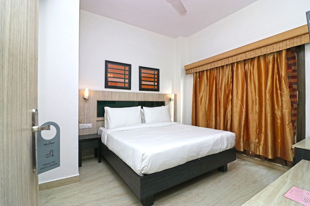 Фото Oyo 24039 SilverKey PadmaSri Gachibowli