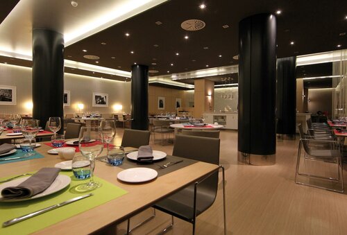 Гостиница DoubleTree by Hilton Hotel Girona в Жироне