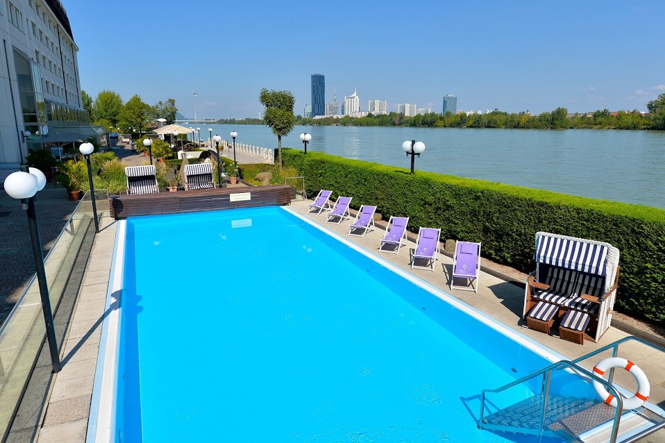 Фото Hilton Vienna Danube Waterfront
