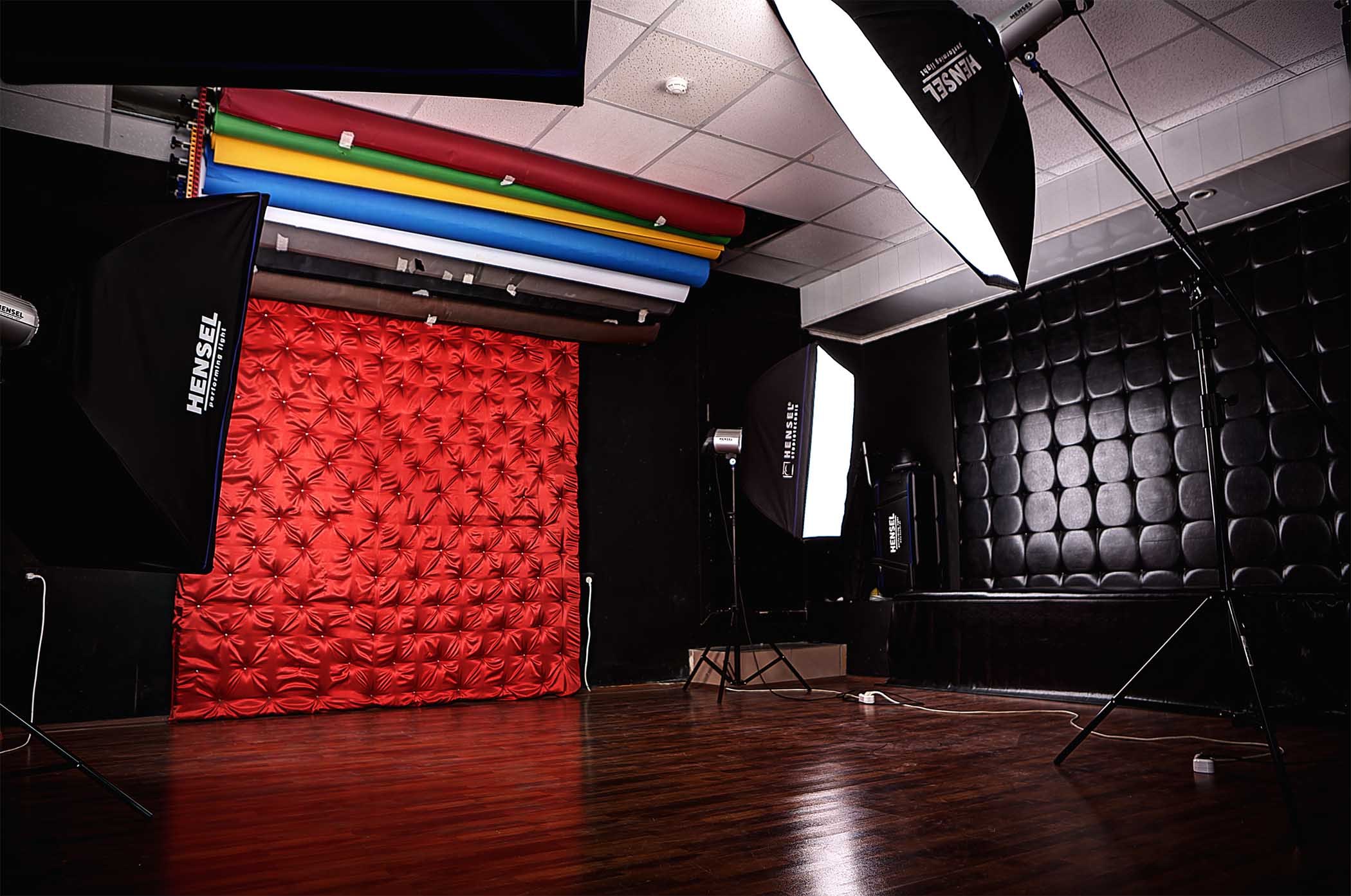 Красная студия фото Больше не работает: Artemio Studio, аренда фотостудий, Новосибирск, Красный прос