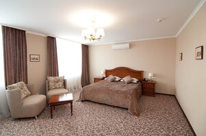 Natsional (Nauky avenue, 21), hotel