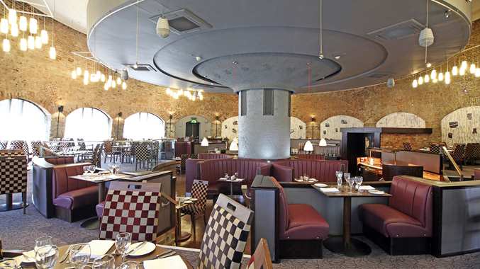 Фото DoubleTree by Hilton Bristol City Centre