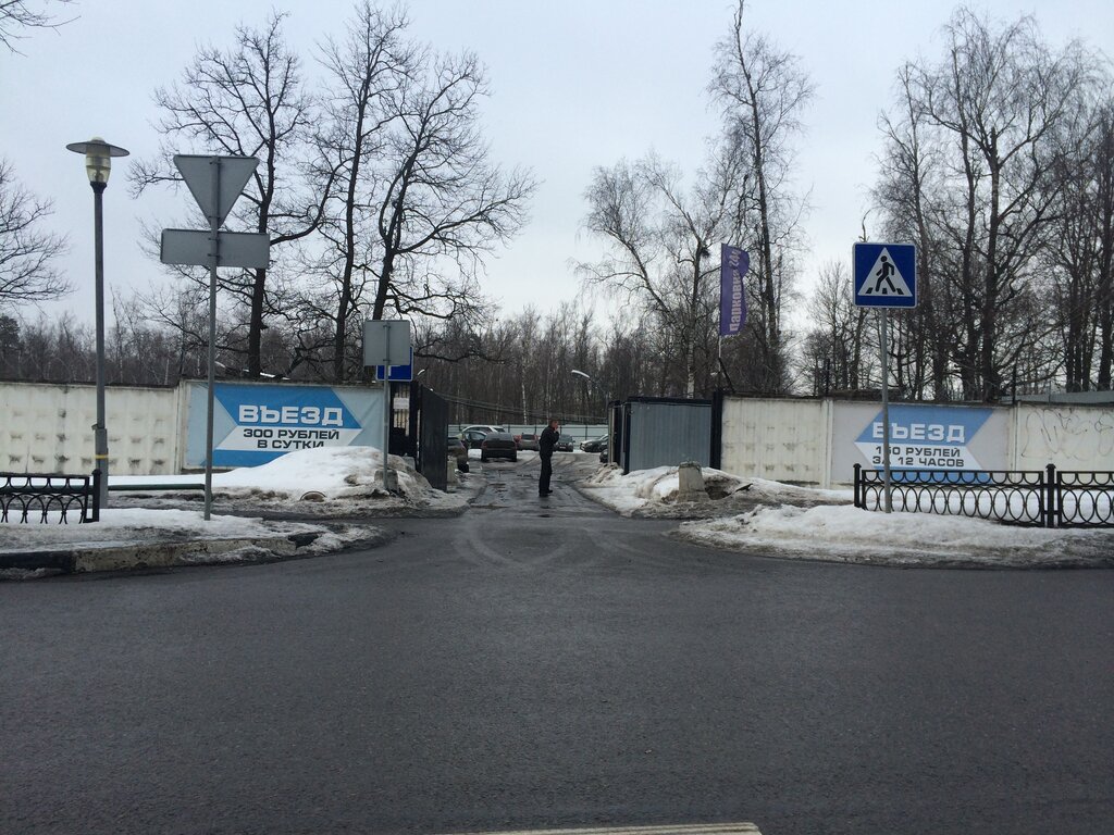 Автомобильная парковка внуково