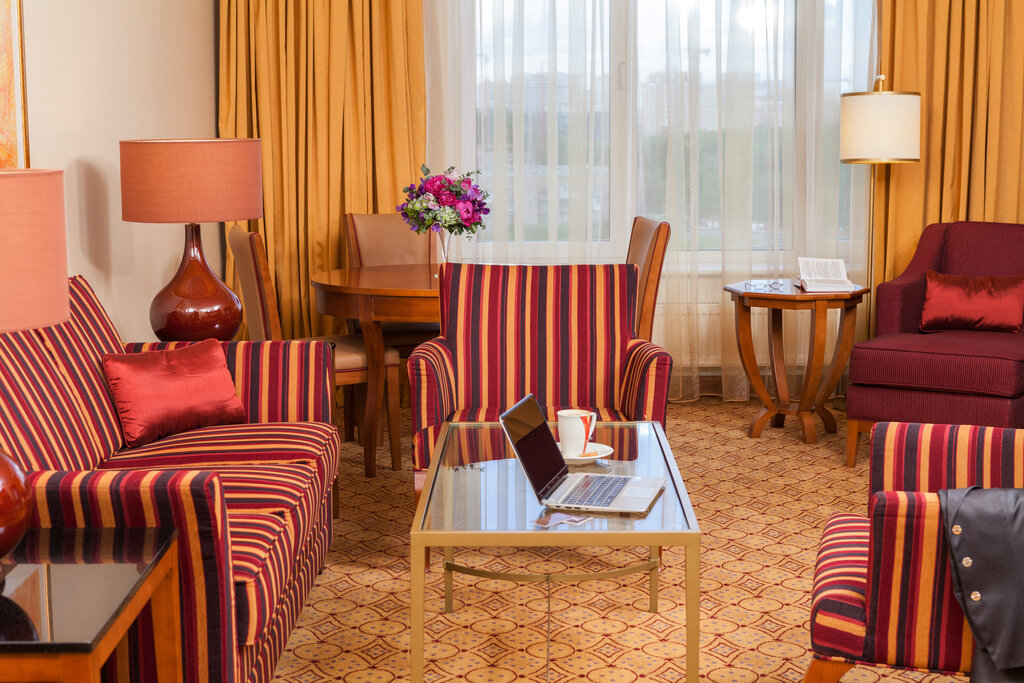 Монарх отель