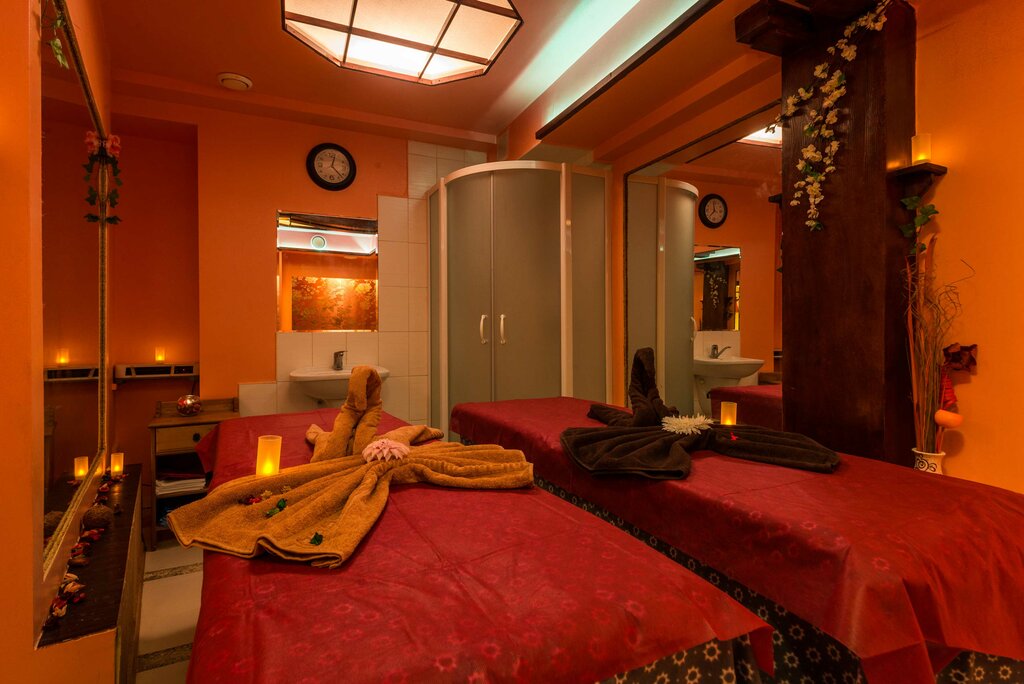 salon-relaksatsii-v-moskve-molodaya-zhena-v-chulkah-porno