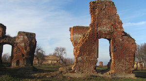 Ruins of Brandenburg castle (Kaliningrad Region, Guryevskiy munitsipalny okrug, posyolok Ushakovo (Novomoskovskoye selskoye poseleniye)), atracción