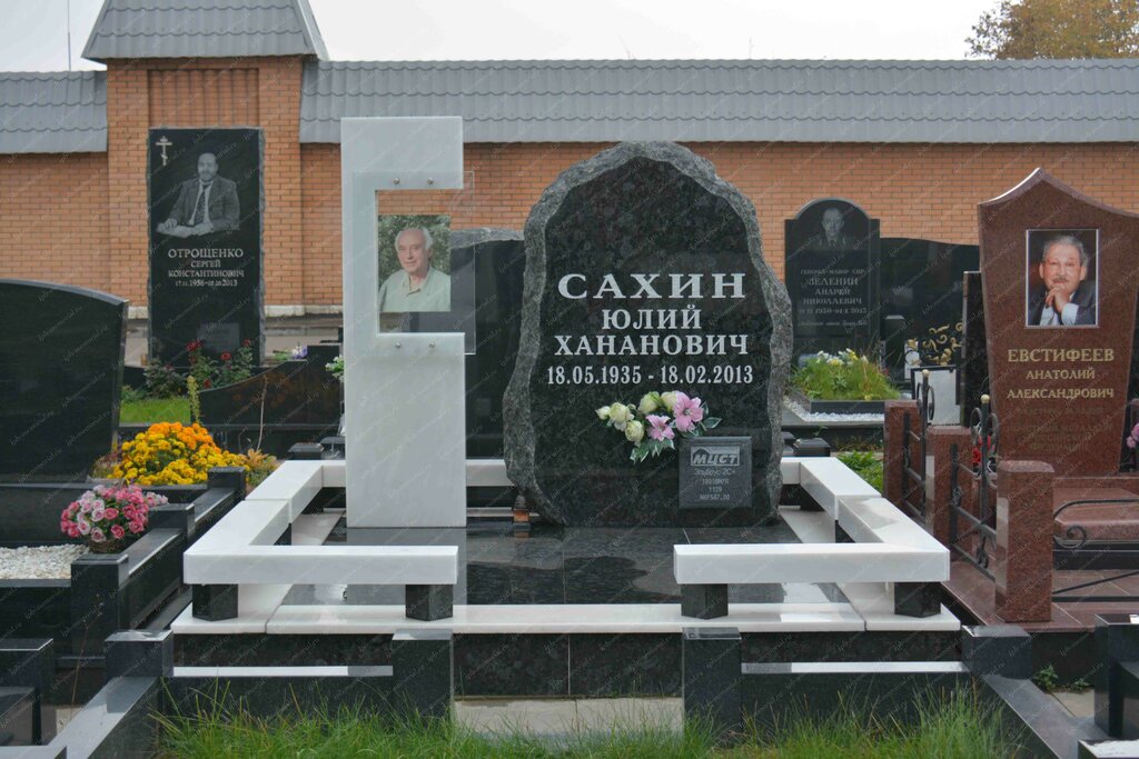 Надгробия в москве