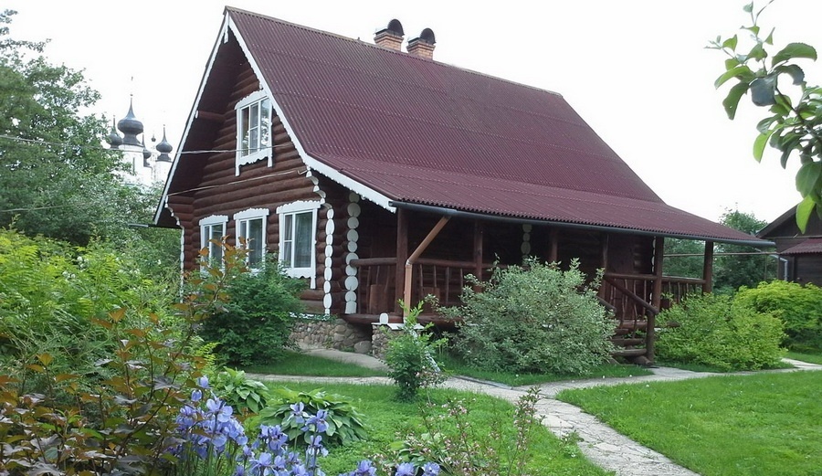 Фото Русская изба с баней