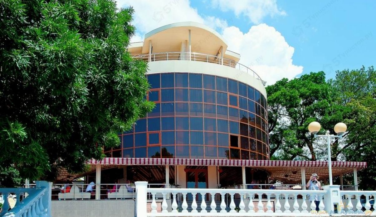 Фото отеля 1