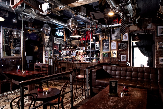 Porno filmni sikishga kondiradi