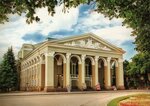 Lugansky oblastnoy akademichesky Ukrainsky muzykalno-dramatichesky teatr (Oboronna vulytsia, 11), teatro
