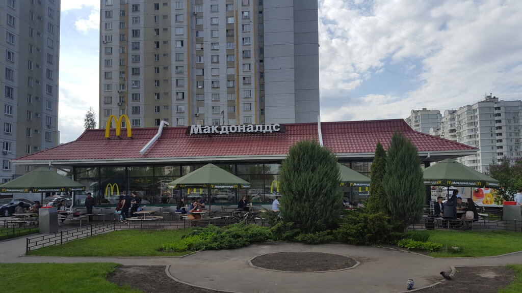 Ayaqüstü qidalanma McDrive, Moskva, foto