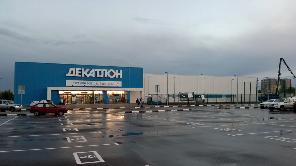 Sports store Decathlon, Nizhny Novgorod, photo