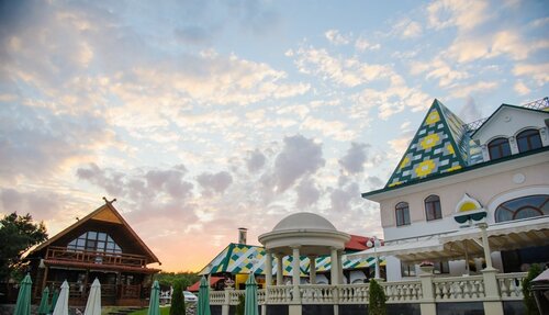 Yalangoch va busty cheerleaders fotosuratlar