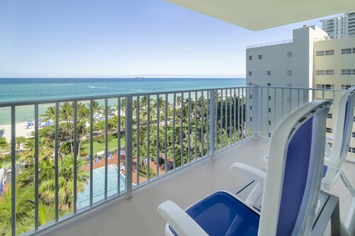 Гостиница Radisson Resort Miami Beach в Майами-Бич