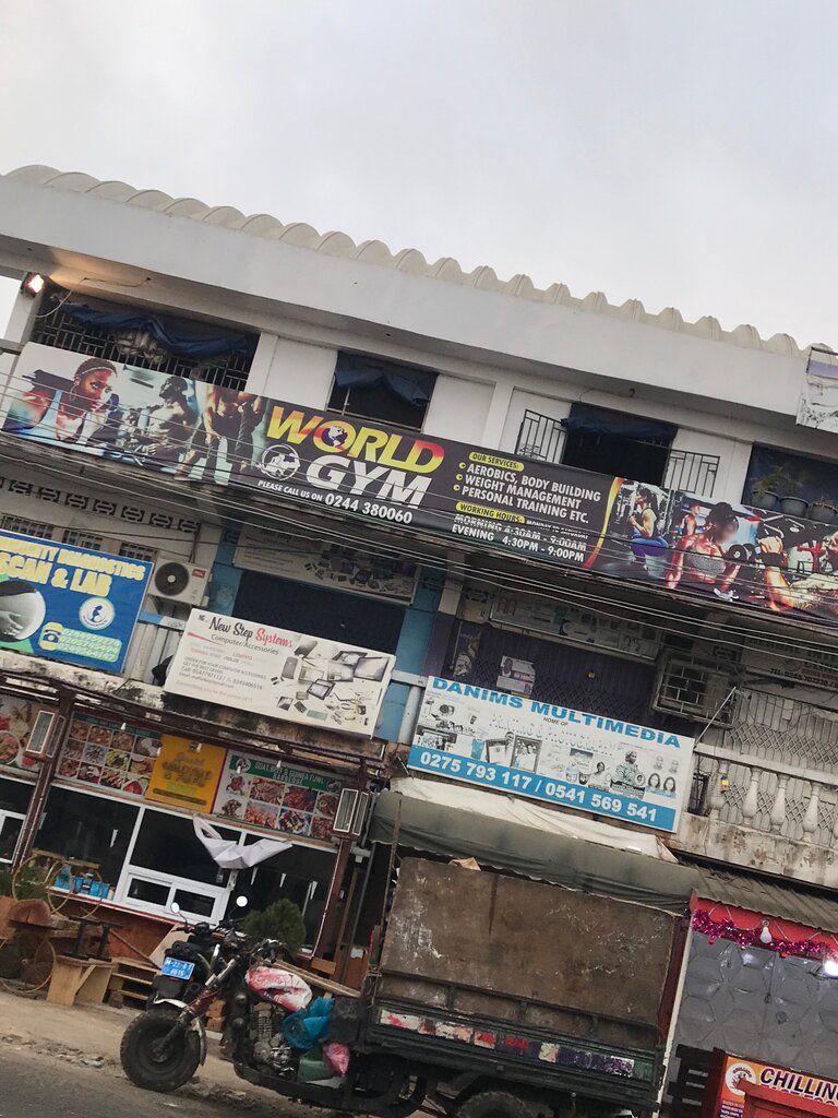 Sports hall, gym World Gym, Accra, photo