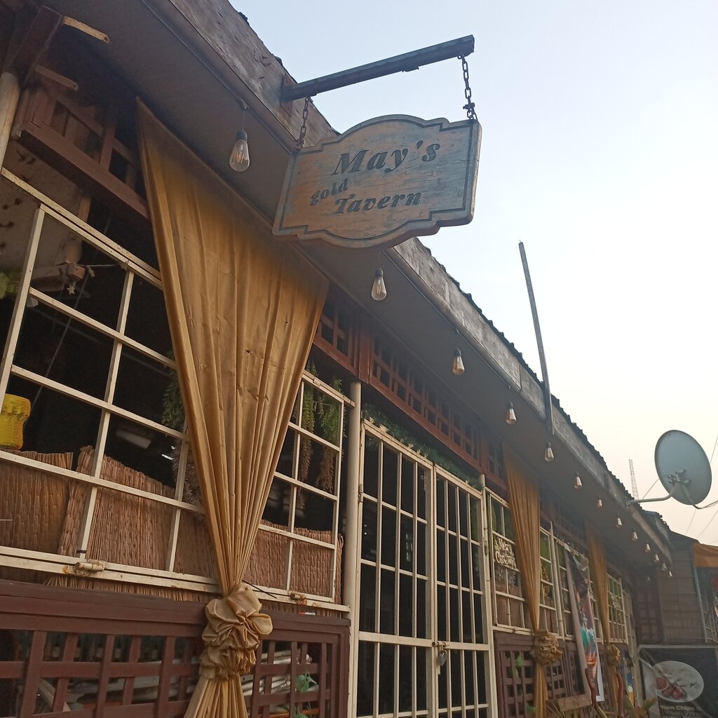 Bar, pub May's Gold Tavern, Accra, photo