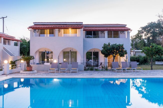 Фото Dominoes Aparthotel