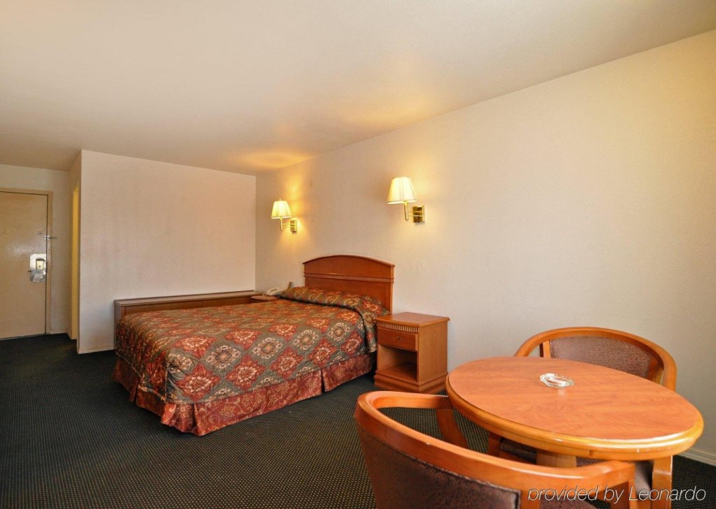 Фото Orange Tustin Inn