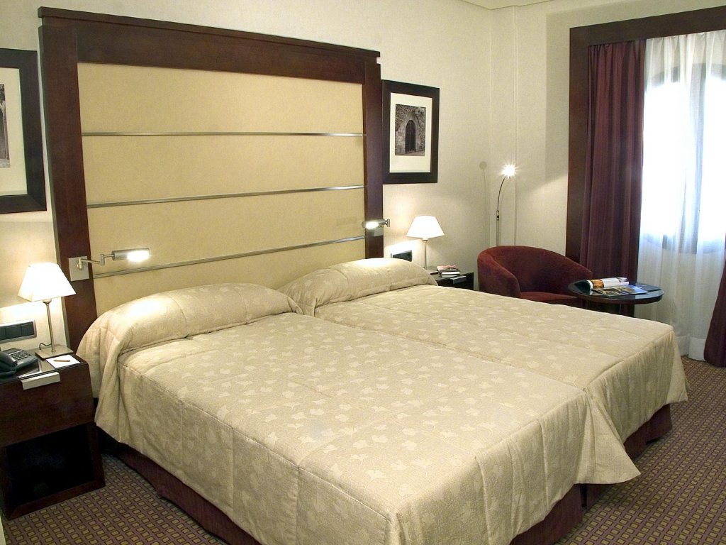 Фото Hotel Badajoz Center