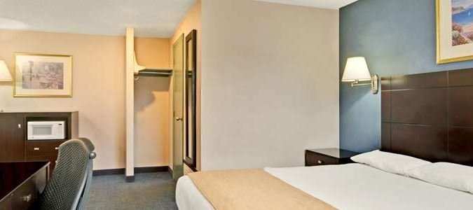 Фото Super 8 by Wyndham Milford/New Haven