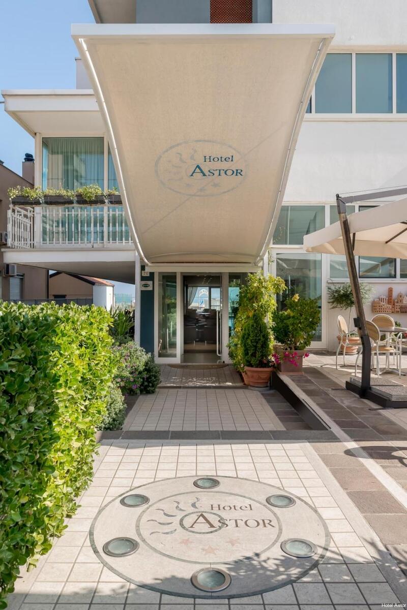 Фото Hotel Astor