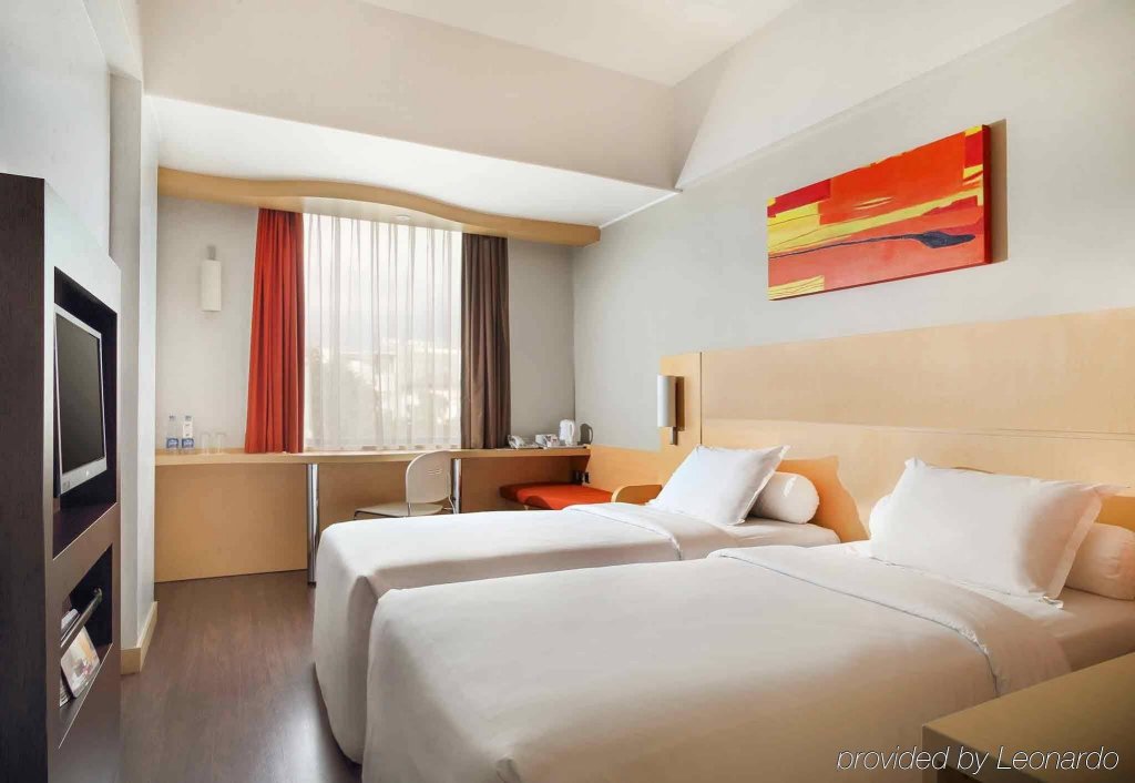 Фото Ibis Jakarta Arcadia