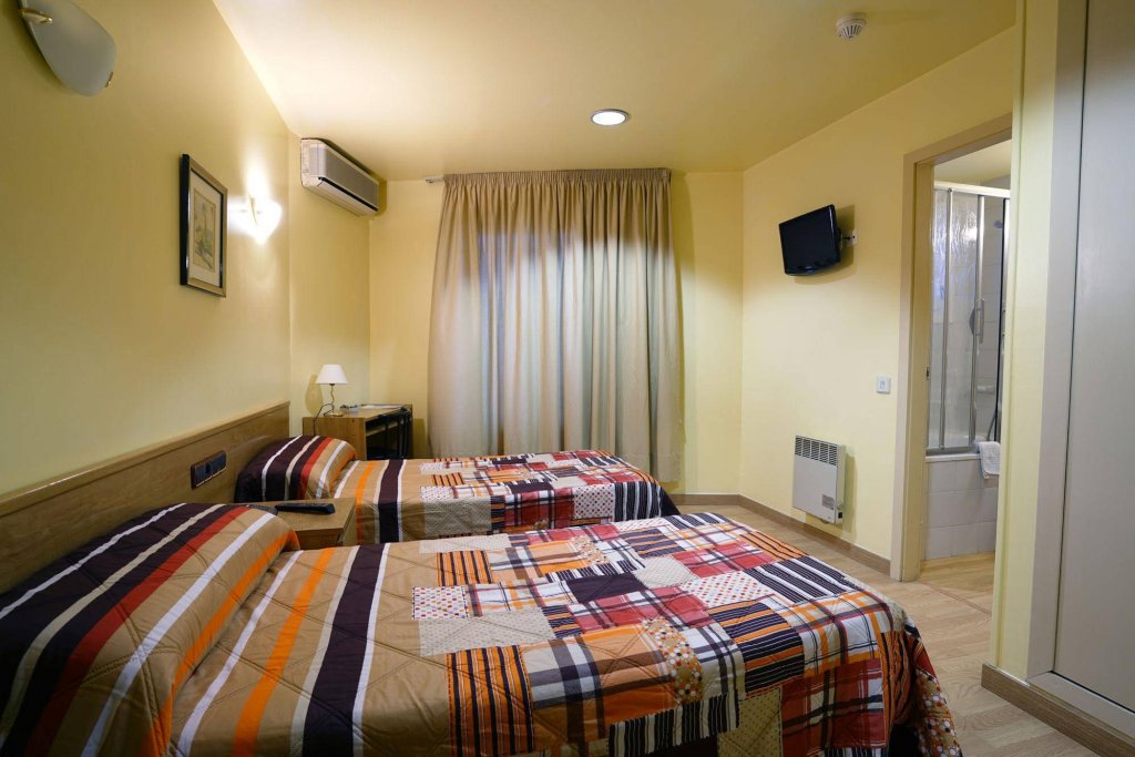 Фото Hotel Esplugues