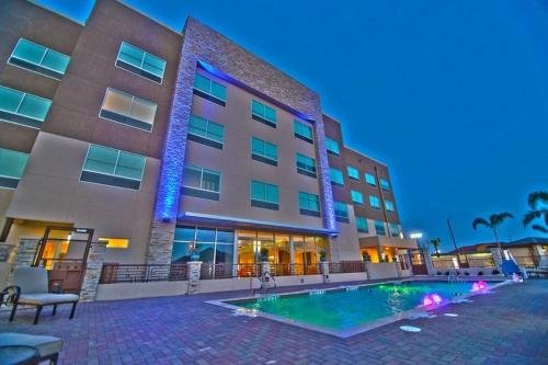 Фото Holiday Inn Express & Suites Edinburg-McAllen Area, an Ihg Hotel