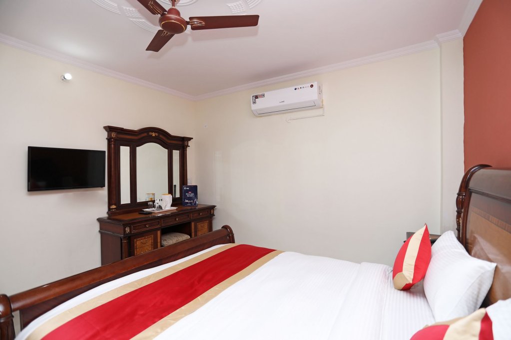 Фото Oyo 10877 Hotel R K Residency