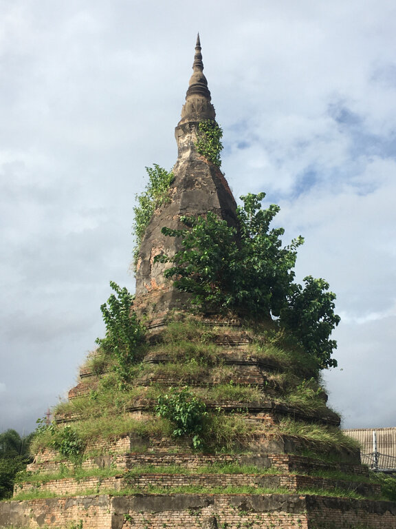 Landmark, attraction That Dam, Vientiane, photo